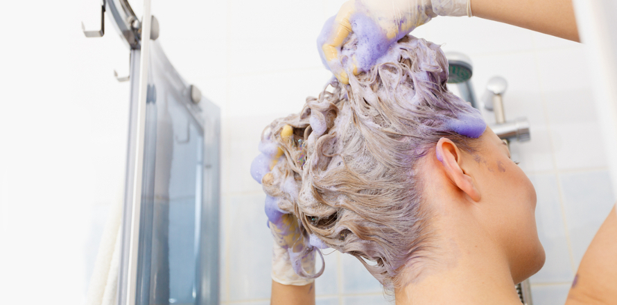 mytí fialovým šamponem