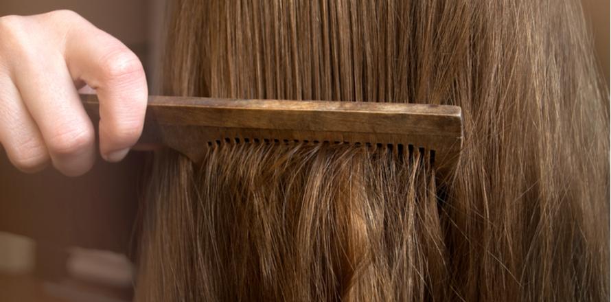 Jak správně rozčesávat suché vlasy 