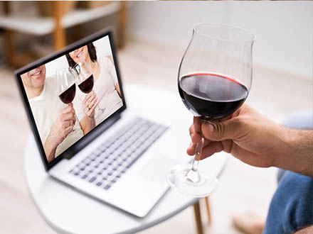 alkohol a spojení konzumace přes internet