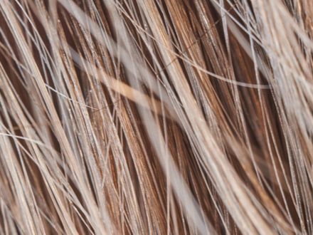 krepatění - proč vlasy krepatí