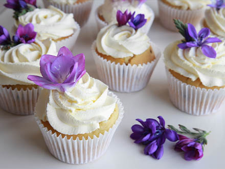 Barevné cupcaky s květinami 